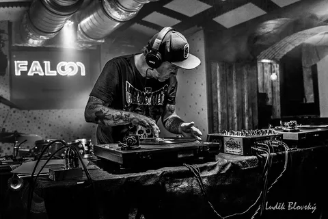 Energie sršela z pódia! O perfektní večírek se postaraly kapely Radosta a Jolly Joker & P.B.U. ⚡⚡