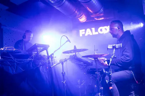 Bratři svým live setem s dalšími DJ's ovládli Falcon.?⚡️