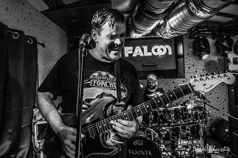 Energie sršela z pódia! O perfektní večírek se postaraly kapely Radosta a Jolly Joker & P.B.U. ⚡⚡