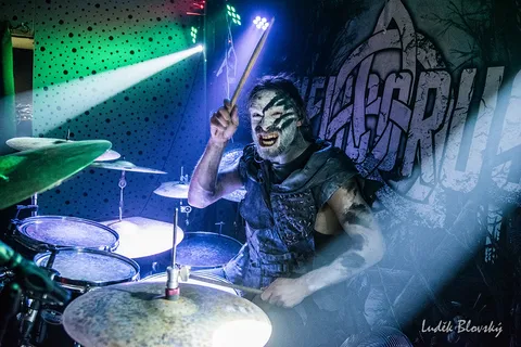 Welicoruss a Animal Hate rozhýbali Falcon!