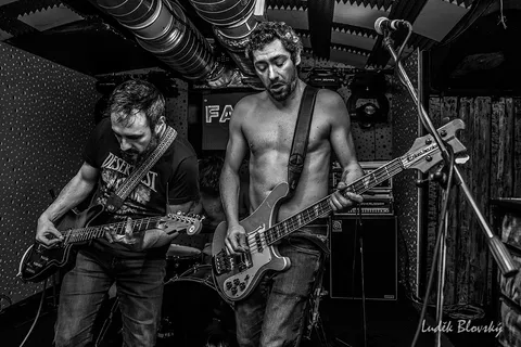 High On Wheels zapalují Falcon: Stoner rocková smršť v Klatovech