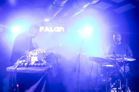 Bratři svým live setem s dalšími DJ's ovládli Falcon.?⚡️