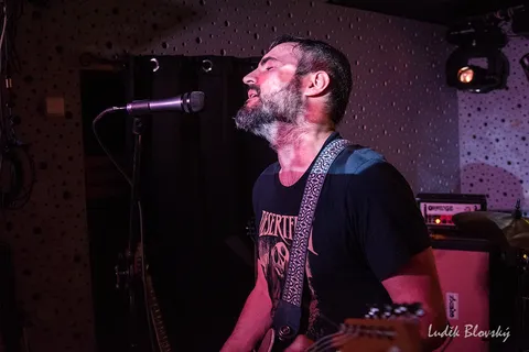 High On Wheels zapalují Falcon: Stoner rocková smršť v Klatovech