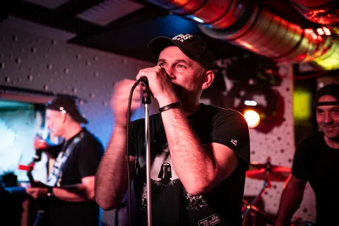 Jedinečný večer s instrumentální hudbou – The Sclerotic & host Lord Rock Klatovy