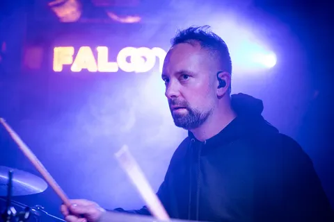 Bratři svým live setem s dalšími DJ's ovládli Falcon.?⚡️