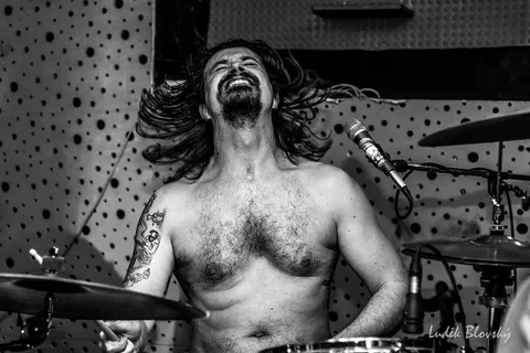 High On Wheels zapalují Falcon: Stoner rocková smršť v Klatovech