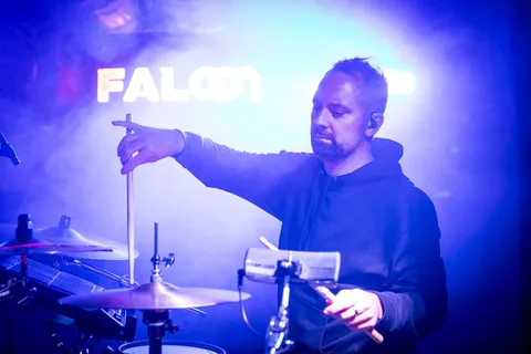 Bratři svým live setem s dalšími DJ's ovládli Falcon.?⚡️