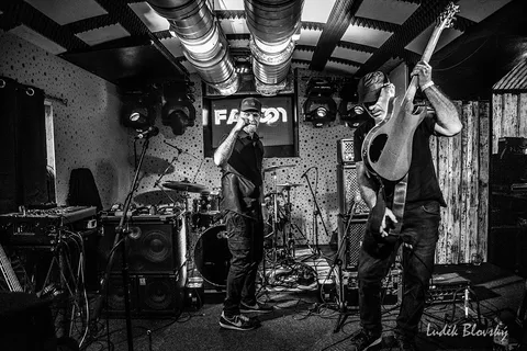 Energie sršela z pódia! O perfektní večírek se postaraly kapely Radosta a Jolly Joker & P.B.U. ⚡⚡