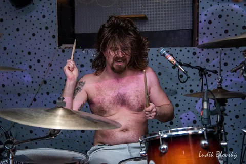 High On Wheels zapalují Falcon: Stoner rocková smršť v Klatovech