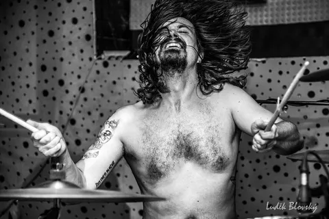 High On Wheels zapalují Falcon: Stoner rocková smršť v Klatovech