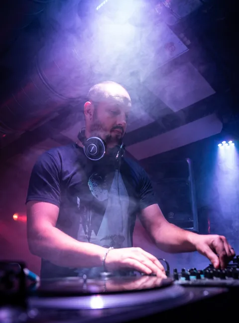 Bratři svým live setem s dalšími DJ's ovládli Falcon.?⚡️