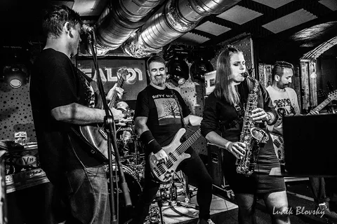 Energie sršela z pódia! O perfektní večírek se postaraly kapely Radosta a Jolly Joker & P.B.U. ⚡⚡
