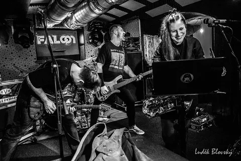 Energie sršela z pódia! O perfektní večírek se postaraly kapely Radosta a Jolly Joker & P.B.U. ⚡⚡