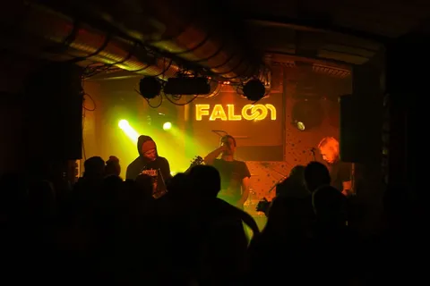 Punková smršť v klubu Falcon! Fotoreport z koncertu Punkcon II.