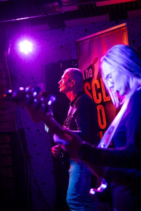 Jedinečný večer s instrumentální hudbou – The Sclerotic & host Lord Rock Klatovy