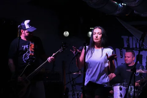 Tight Finks a Time shifter dokázali, že punk u nás opravdu žije!