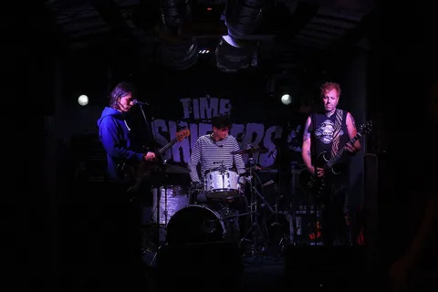 Tight Finks a Time shifter dokázali, že punk u nás opravdu žije!