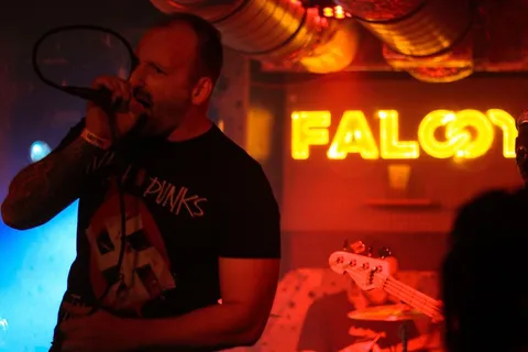 Punková smršť v klubu Falcon! Fotoreport z koncertu Punkcon II.