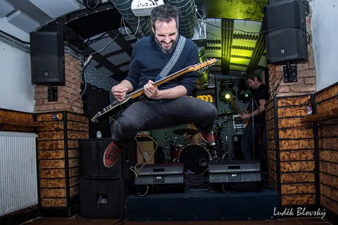 High On Wheels zapalují Falcon: Stoner rocková smršť v Klatovech