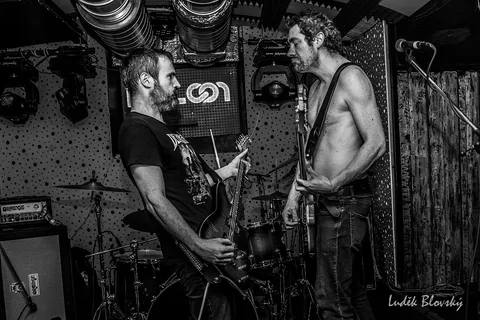 High On Wheels zapalují Falcon: Stoner rocková smršť v Klatovech